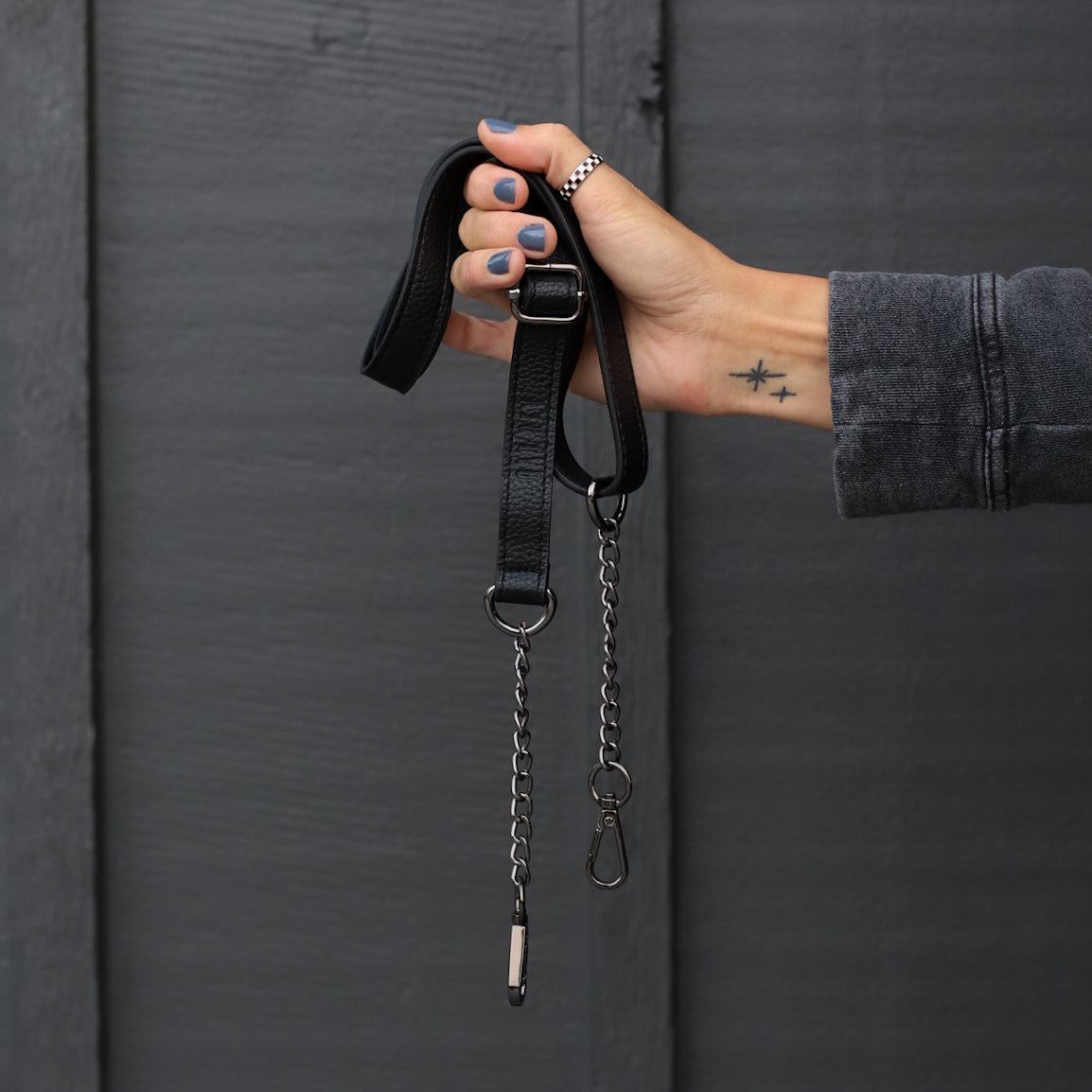 Chain Strap in Pebble Black