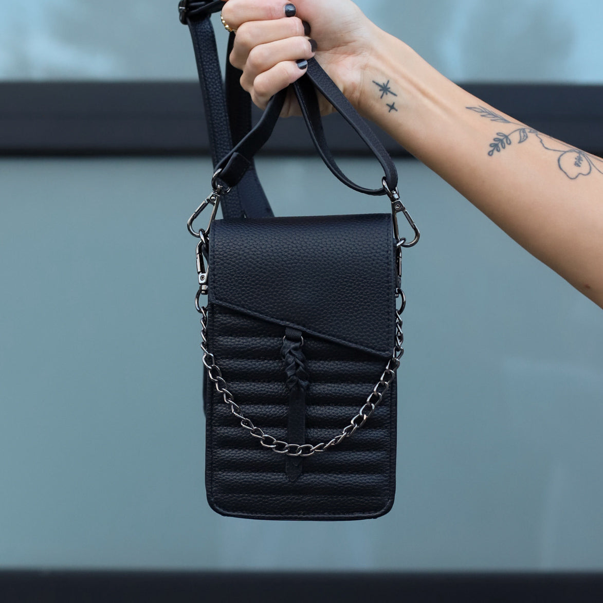 Phone Bag in Pebble Black
