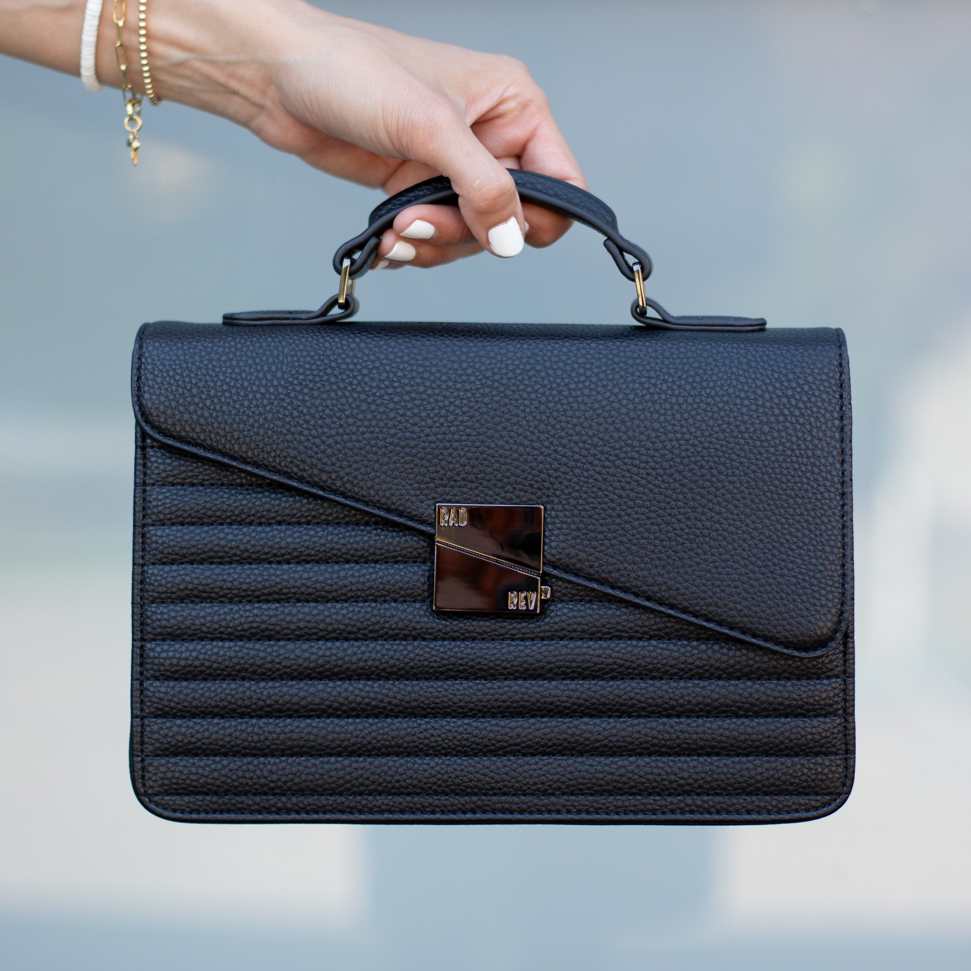 Edgy Crossbody in Pebble Black